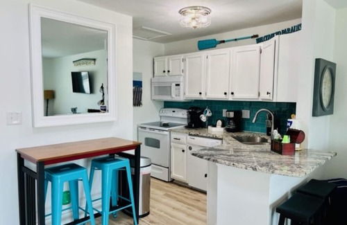 Holiday Isle Condo | Studio ~ Private Beach ~ Dine Onsite