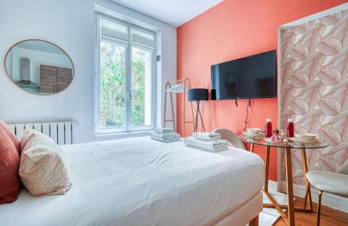 14th Arrondissement Apartment | Studio proche Alesia - Thibaud -III