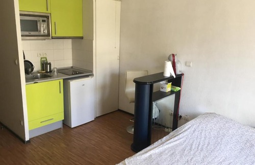Aiguerelles Apartment | Studio proche des plages avec place de parking privée.