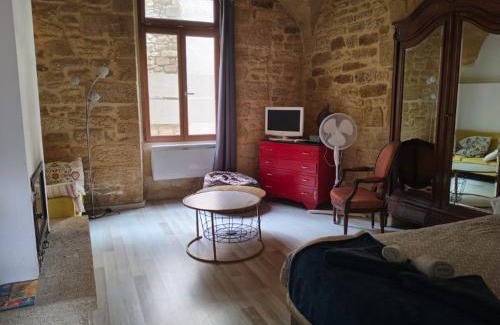 Remoulins Apartment | Studio Proche Pont du Gard