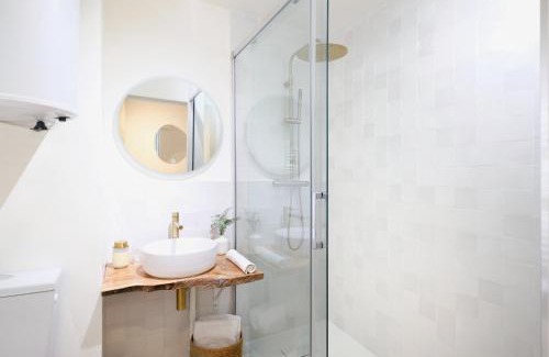 Saint-Mandrier-sur-Mer Apartment | Studio rénové, 5mn plage, terrasse, clim, vélos