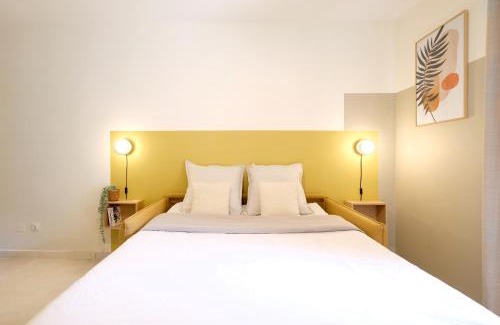 Saint-Mandrier-sur-Mer Apartment | Studio rénové, 5mn plage, terrasse, clim, vélos