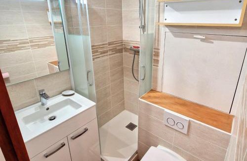 Valfrejus Apartment | Studio rénové 2-3 personnes à Valfréjus, balcon et vue piste - FR-1-265-229