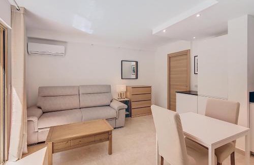 Mougins Apartment | Studio RDJ Piscine Parking