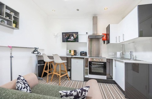 Angel House | Studio Retreat in Islington