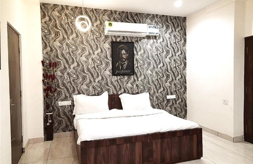 Ludhiana Hotel | STUDIO ROOMS in BELLA CIAO INN -- By SKY Group -- Favourite of Corporate, Groups, Couples