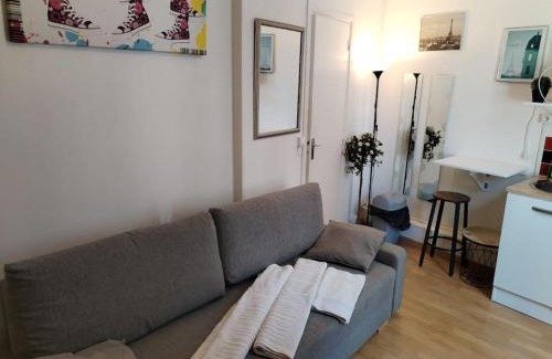 Parc-de-Montsouris Apartment | Studio Rue de la Santé