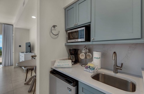 Four Mile Village Condo | Studio @SanDestin Luau! Sleeps 4! Pool w/waterfall! Walk 2 beach!