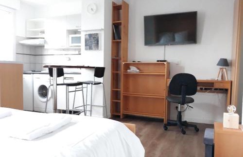 Toulouse West Apartment | Studio Santa Monica - Climatisé - Piscine - Parking