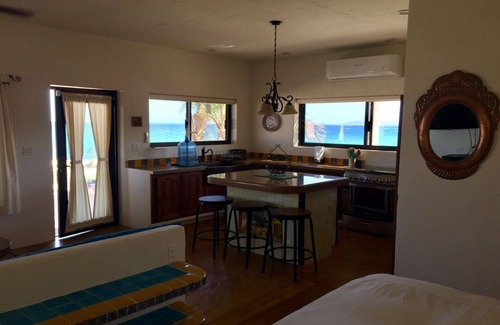 El Sargento Cottage | studio separate casita with full kitchen