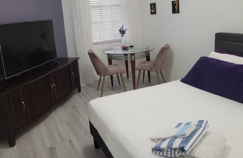 Longwood Run House | Studio - Separate Entrance with Bathroom, Parking, Quiet