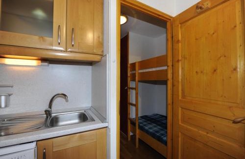 Les Menuires Apartment | Studio skis aux pieds avec balcon sud, confort et équipements complets - FR-1-344-539