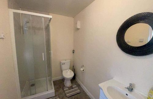 Patchway Apartment | Studio-Sleeps 2 free parking-garden-near shops