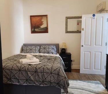 Stone Apartment | Studio - Sleeps 2 - Parking - Wifi