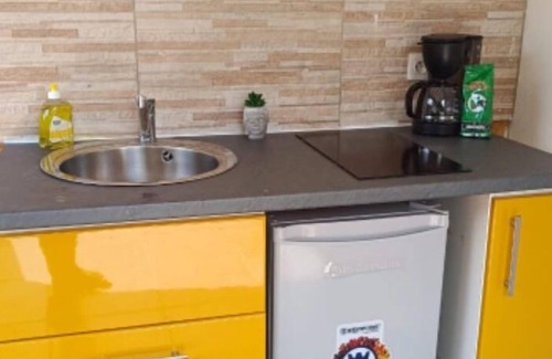 Bas Vent Apartment | Studio Sleeps 2 with Balcony