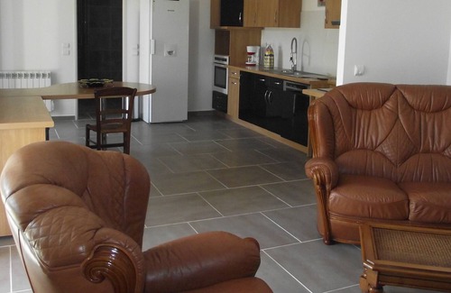 Lodeve Apartment | Studio Sous Villa de 70m2 Avec Jardin Privatif et Terrasse de 50m2