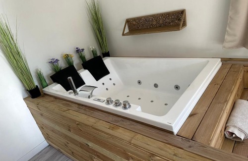 Maureilhan Apartment | Studio SPA Balnéo - Jardin privé