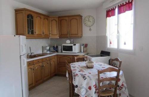 Villard-de-Lans Apartment | Studio spacieux 32m², 4 pers., centre de Villard-de-Lans, terrasse, parking, proche commodités - FR-1-689-96