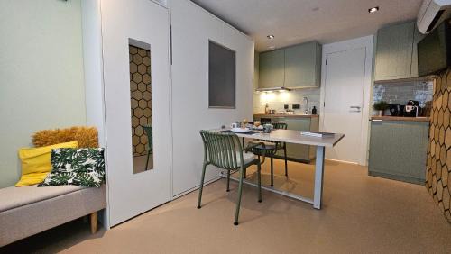 Purmerend Apartment | Studio Spring - 20 min from Amsterdam Centre - FREE parking