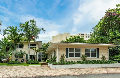 West Palm Beach Apartment | Studio steps from Intracoastal & downtown WPB with bikes