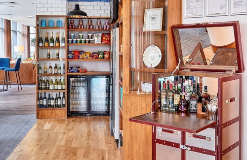 The Docks Apartment | Studio Suite Near River Mersey | Free Wi-Fi + Fitness Centre On-Site