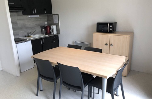 Beauvoir Apartment | studio superior balcony