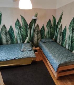 Villejuif Apartment | Studio sur jardin