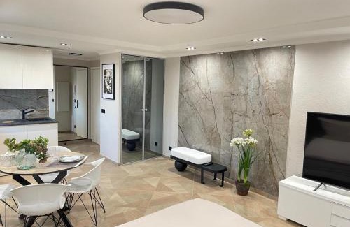 La Californie Apartment | STUDIO SUR LA PROMENADE DES ANGLAIS AVEC VUE MER ORIGINALE À 40 m DE LA PLAGE