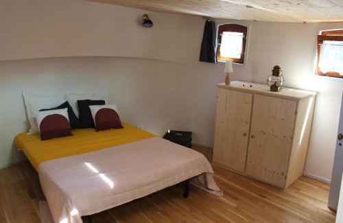Ramonville-Saint-Agne Boat Rental | studio sur péniche La Tortue