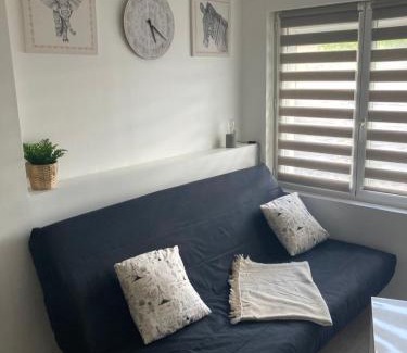 Cappelle-la-Grande Apartment | Studio tout équipé au calme
