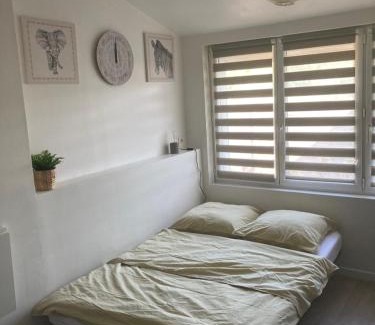 Cappelle-la-Grande Apartment | Studio tout équipé au calme