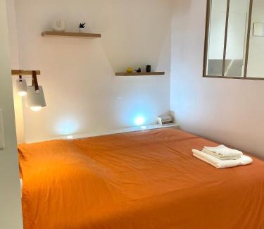 Libourne Apartment | Studio ultra centre libourne - jacuzzi & vidéoprojecteur