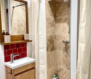 Libourne Apartment | Studio ultra centre libourne - jacuzzi & vidéoprojecteur