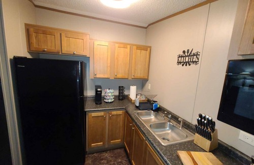 Odessa Apartment | Studio Unit C by MCH/free Wi Fi & Laundromat room
