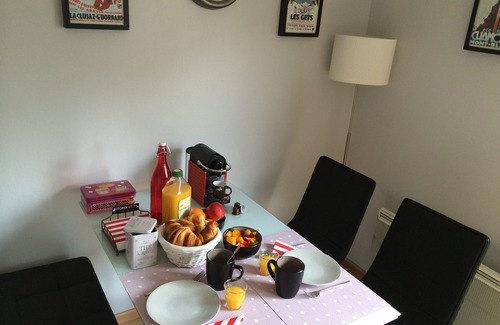 Annecy Old Town Apartment | Studio Urban Chic Annecy: Perfect location in the city center close to the Lake