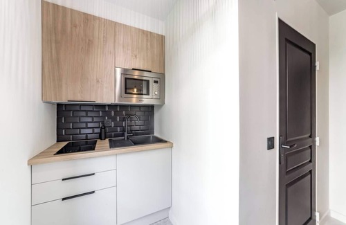 Vaise Apartment | Studio Valmy Metro Station