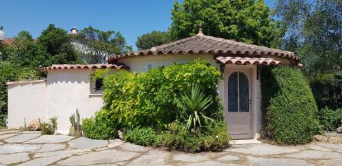 Mougins Apartment | Studio villa château Currault