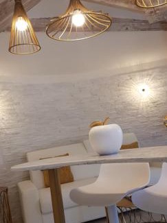 Mougins Apartment | Studio villa château Currault