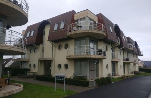 Bredene Apartment | Studio voor 4 personen met zwembad aan zee