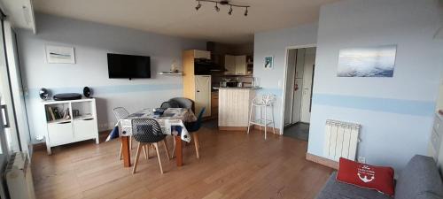 Trevou-Treguignec Apartment | Studio Vue imprenable sur la Mer et les 7 Iles