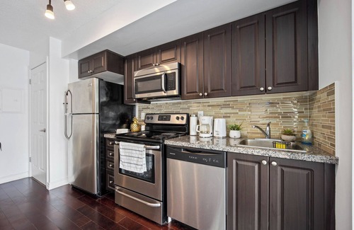 Niagara Apartment | Studio w/CN Tower City Views | Prime Waterfront