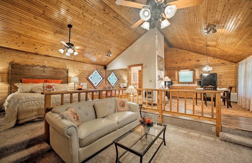 Eureka Springs Cabin | Studio w/Deck: Near Thorncrown Chapel & Lakes