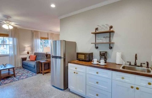 Thunderbolt House | Studio w/Gazebo-Swanky Savannah Style
