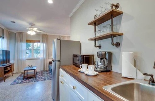 Thunderbolt House | Studio w/Gazebo-Swanky Savannah Style