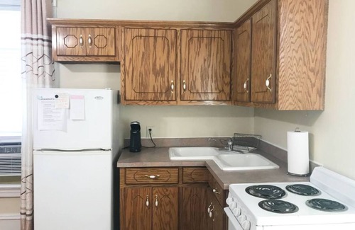 Rivermont House | Studio w/kitchen, Private, Sanitized & Discounts Sleeps 2