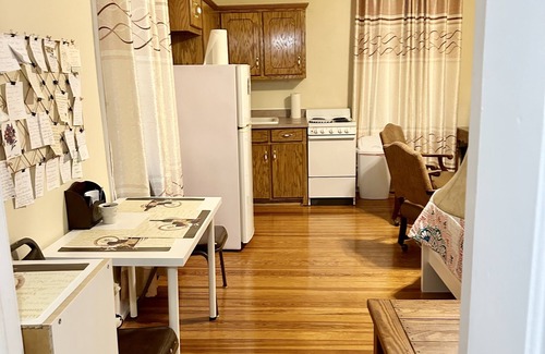 Rivermont House | Studio w/kitchen, Private, Sanitized & Discounts Sleeps 2