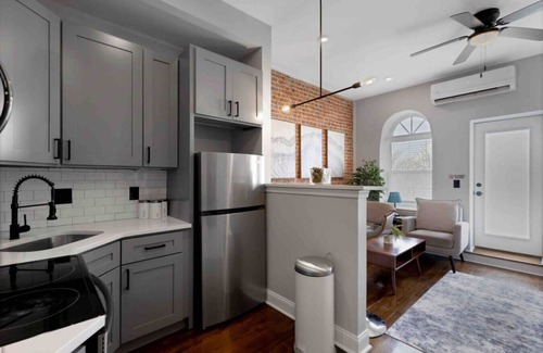 North Philadelphia West Apartment | Studio w/Private Rooftop Terrace | 10 mins to DT