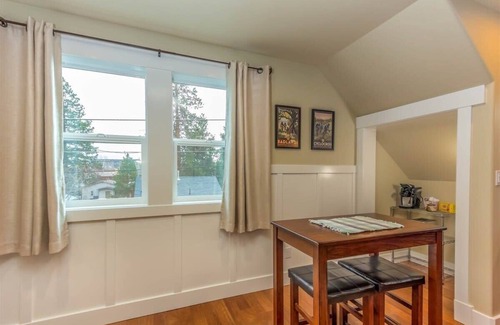 River West House | Studio, walking distance to downtown and Old Mill!
