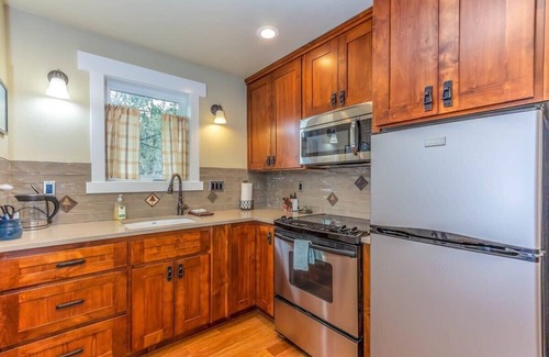 River West House | Studio, walking distance to downtown and Old Mill!