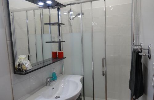 Montbrun-les-Bains Apartment | Studio Walla Confort Centre